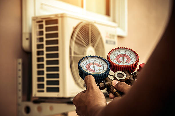 Professional Hvac technician working in Osceola, IA